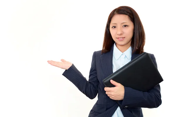 Hermosa mujer de negocios mostrando algo con su mano — Foto de Stock