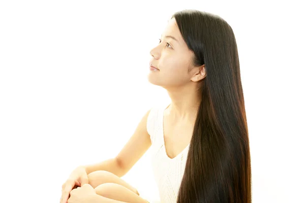 Jovem mulher com cabelo bonito — Fotografia de Stock