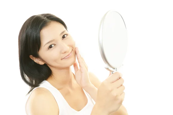 Beautiful young woman smiling — Stock Photo, Image