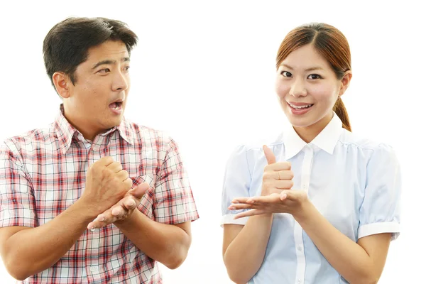 Hombre y mujer sonrientes — Foto de Stock