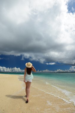 Kadınlar güneşin tadını çıkarın..