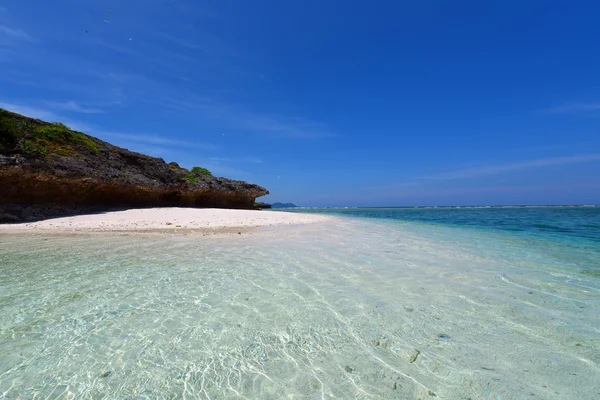 Hermosa playa en verano — Foto de Stock