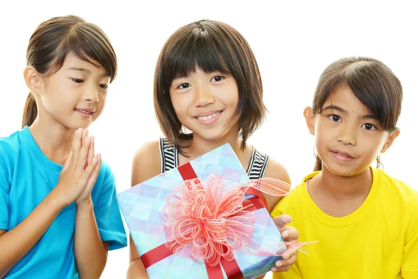 Smiling girls with present — Stock Photo, Image