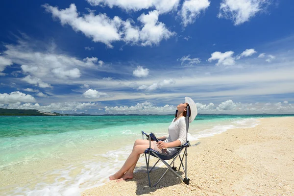 Uma mulher relaxada . — Fotografia de Stock