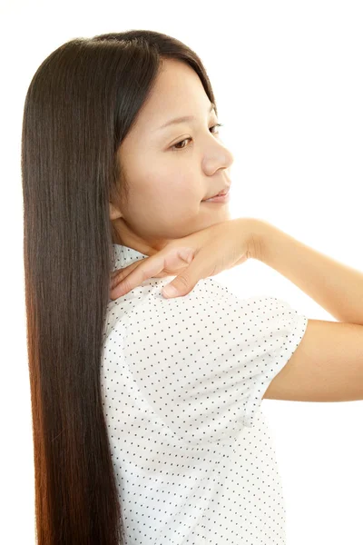 Jeune femme avec de beaux cheveux — Photo