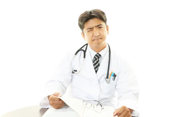 Retrato de um médico asiático — Fotografia de Stock