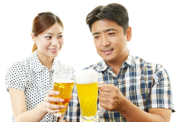 Man and woman drinking beer — Stock Photo, Image