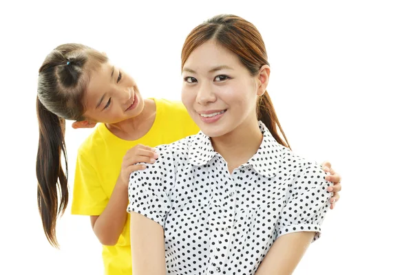 Bambino sorridente con madre — Foto Stock