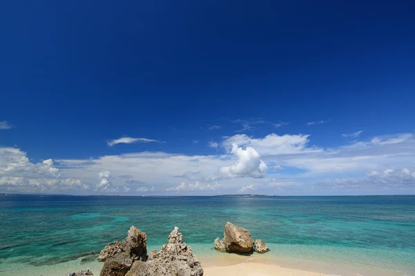 Vacker strand i okinawa — Stockfoto