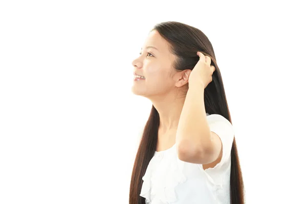 Mujer joven con cabello hermoso — Foto de Stock