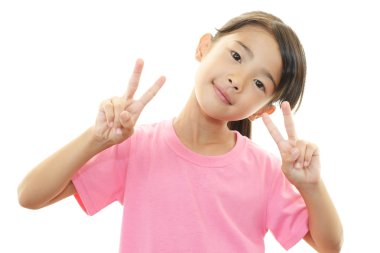 Asyalı kız gülümseyerek