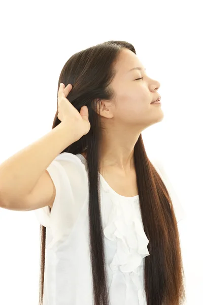 Giovane donna con bei capelli — Foto Stock