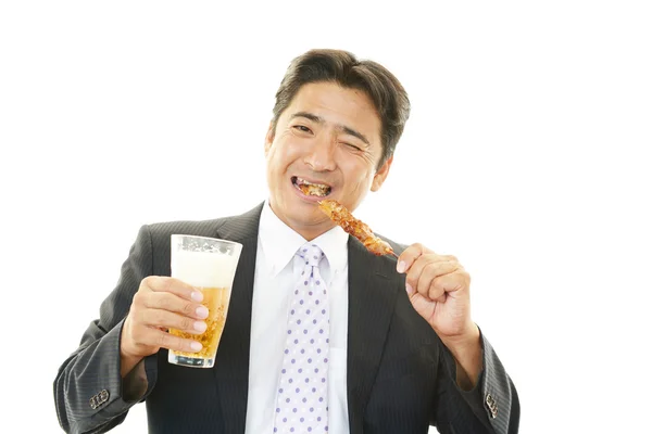 Man drinking beer — Stock Photo, Image