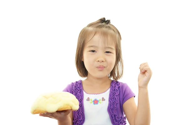 パンを保持している小さな女の子 — ストック写真
