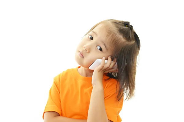 移动电话和亚洲的小女孩 — 图库照片