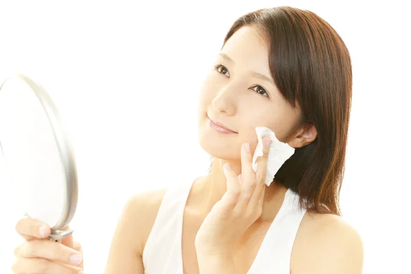 The woman who is doing skin care. — Stock Photo, Image