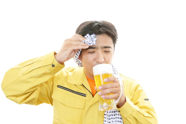 Man drinking beer — Stock Photo, Image