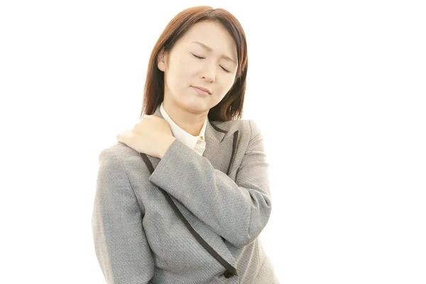 Mujer con dolor en el cuello del hombro . —  Fotos de Stock