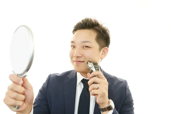 A man shaving with electric razor — Stock Photo, Image