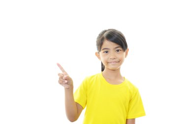 işaret gülümseyen Asyalı kız.