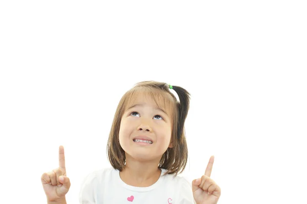 Sorrindo asiático menina apontando . — Fotografia de Stock