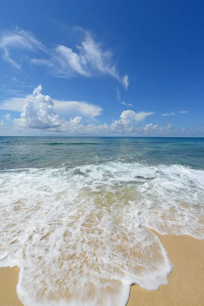 De blauwe zee en de hemel in okinawa — Stockfoto