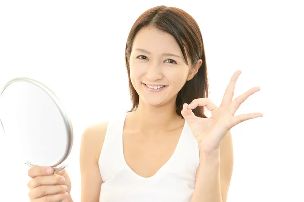 Hermosa joven sonriendo — Foto de Stock