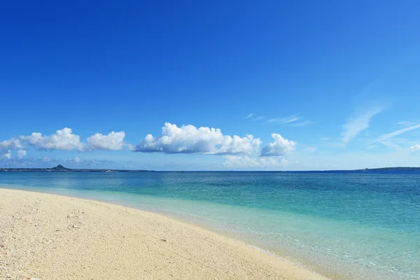 El mar azul y el cielo en Okinawa —  Fotos de Stock