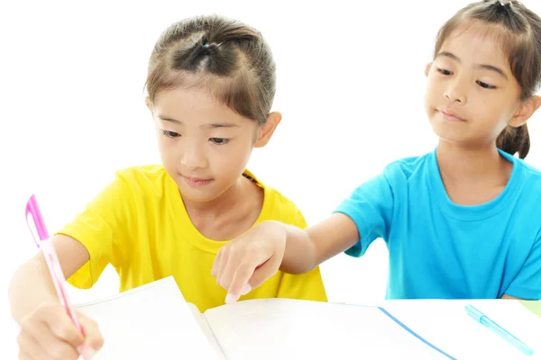 Niños estudiando — Foto de Stock