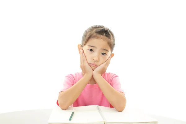 Una ragazza in uno sguardo inquieto — Foto Stock