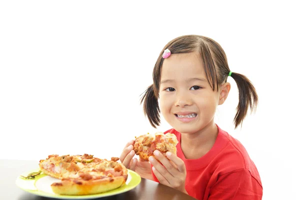 Bambino mangiare pizza — Foto Stock