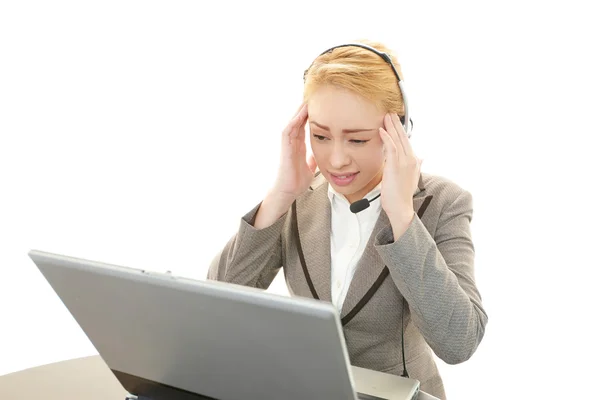 Call center operator benadrukt — Stockfoto