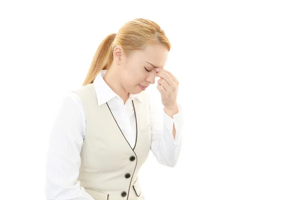 Mujer joven con dolor de cabeza — Foto de Stock