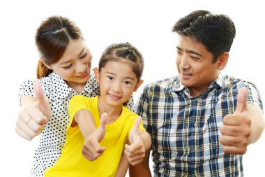 mutlu bir aile birlikte gülümseyen