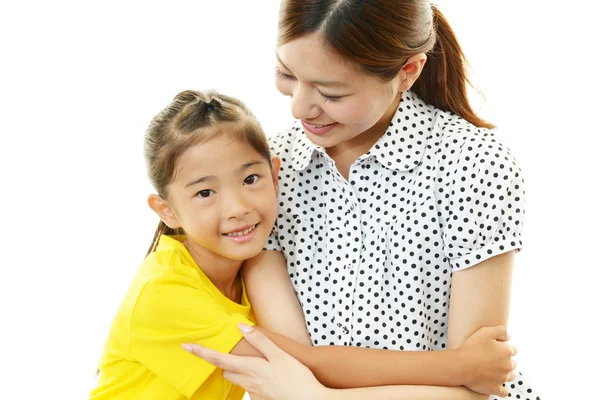 Lächelndes Kind mit Mutter — Stockfoto