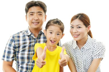 mutlu bir aile birlikte gülümseyen