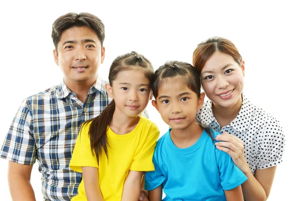 Glückliche Familie lächelt zusammen — Stockfoto