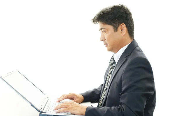 Zakenman met laptop — Stockfoto