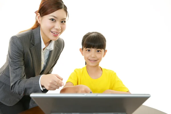 Professor com menina estudando . — Fotografia de Stock