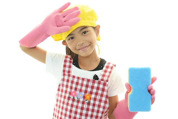 La fille qui aime aider aux travaux ménagers — Photo