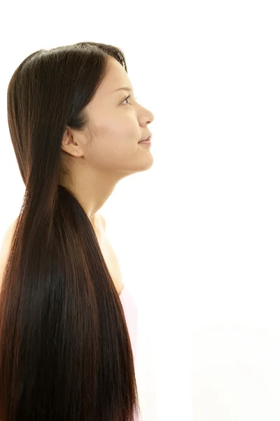 Giovane donna con bei capelli — Foto Stock