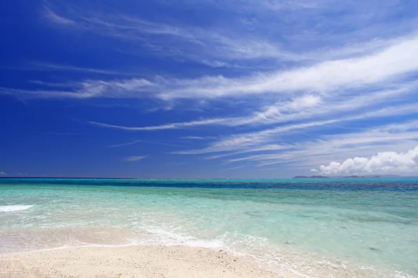 Hermosa playa en verano — Foto de Stock