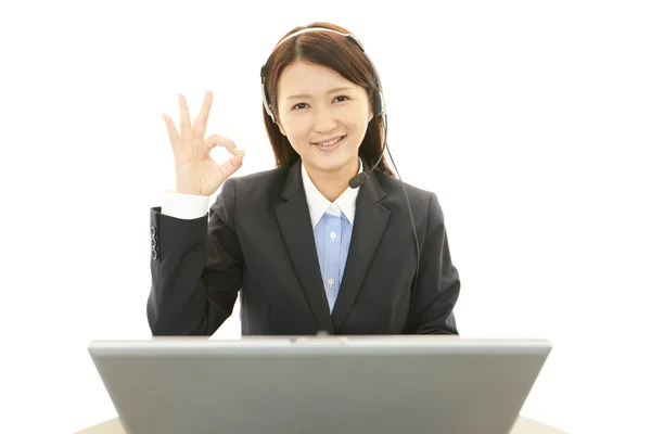 Smiling call center operator — Stock Photo, Image