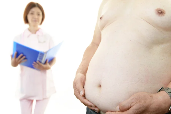 Médico sério examinando uma obesidade paciente — Fotografia de Stock