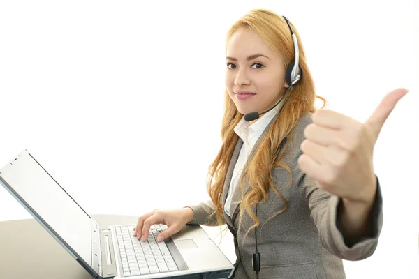 Lächelnder Callcenter-Betreiber — Stockfoto