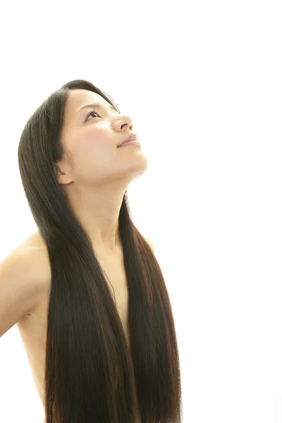 Jovem mulher com cabelo bonito — Fotografia de Stock