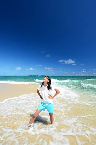 Meisje genieten van de zon — Stockfoto