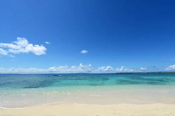 Mavi deniz ve gökyüzü Okinawa — Stok fotoğraf
