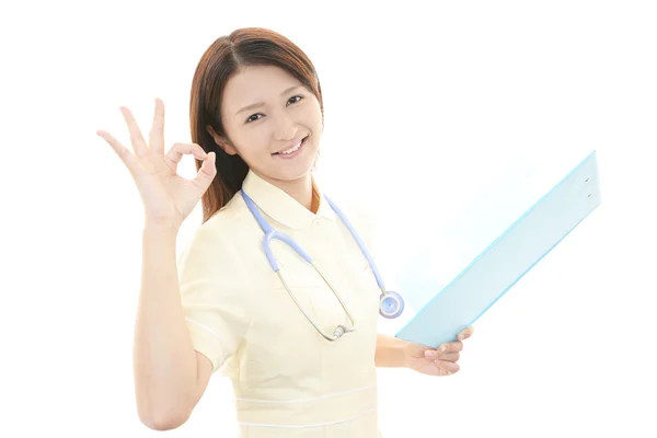 Lächelnd asiatische Krankenschwester — Stockfoto