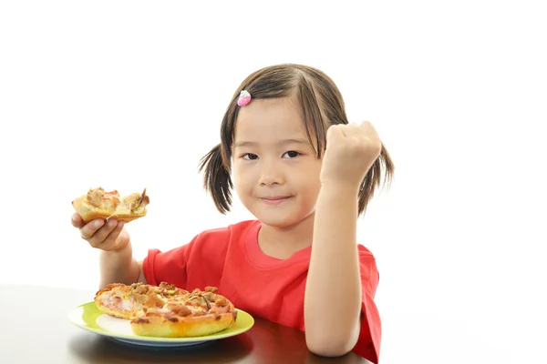 Παιδί έχοντας πίτσα — Φωτογραφία Αρχείου
